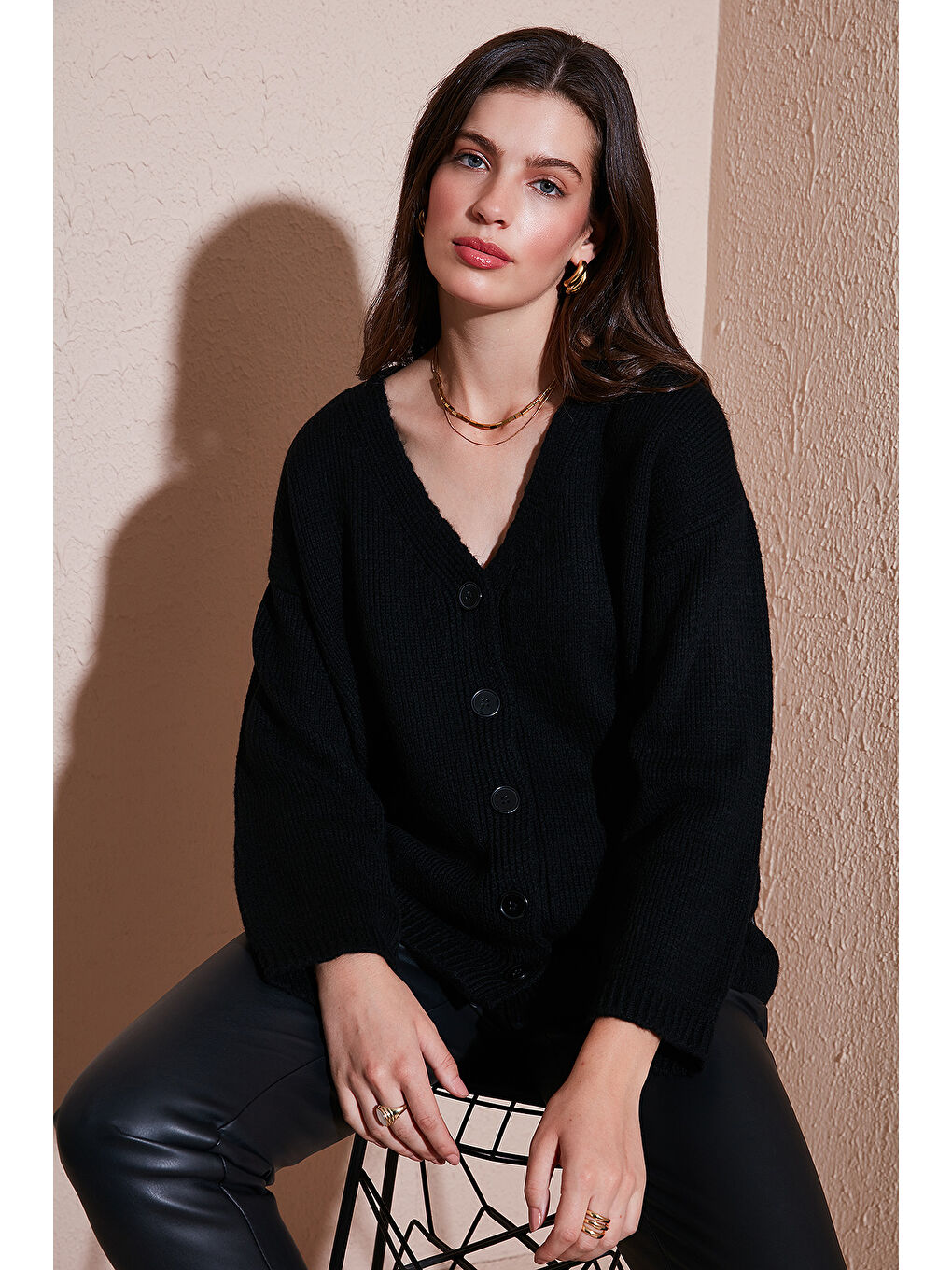 Siyah Regular Fit V Yaka Düğmeli Triko Hırka 4616229