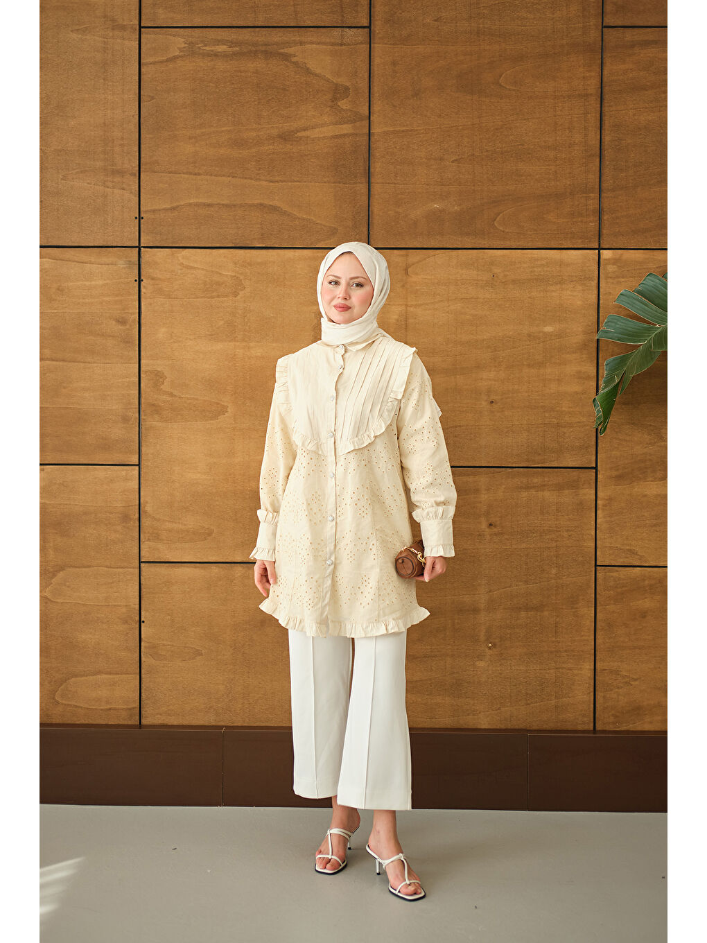 Ekru Kadın Pile Ve Brode Detay Gömlek Krem-1