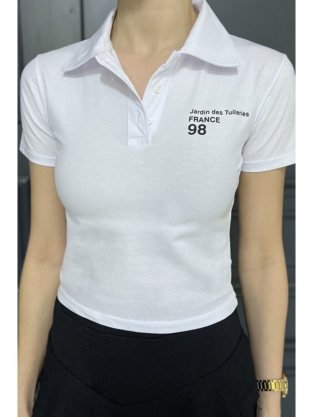 Beyaz Polo Yaka Yarım Düğmeli Kadın Tişört-3