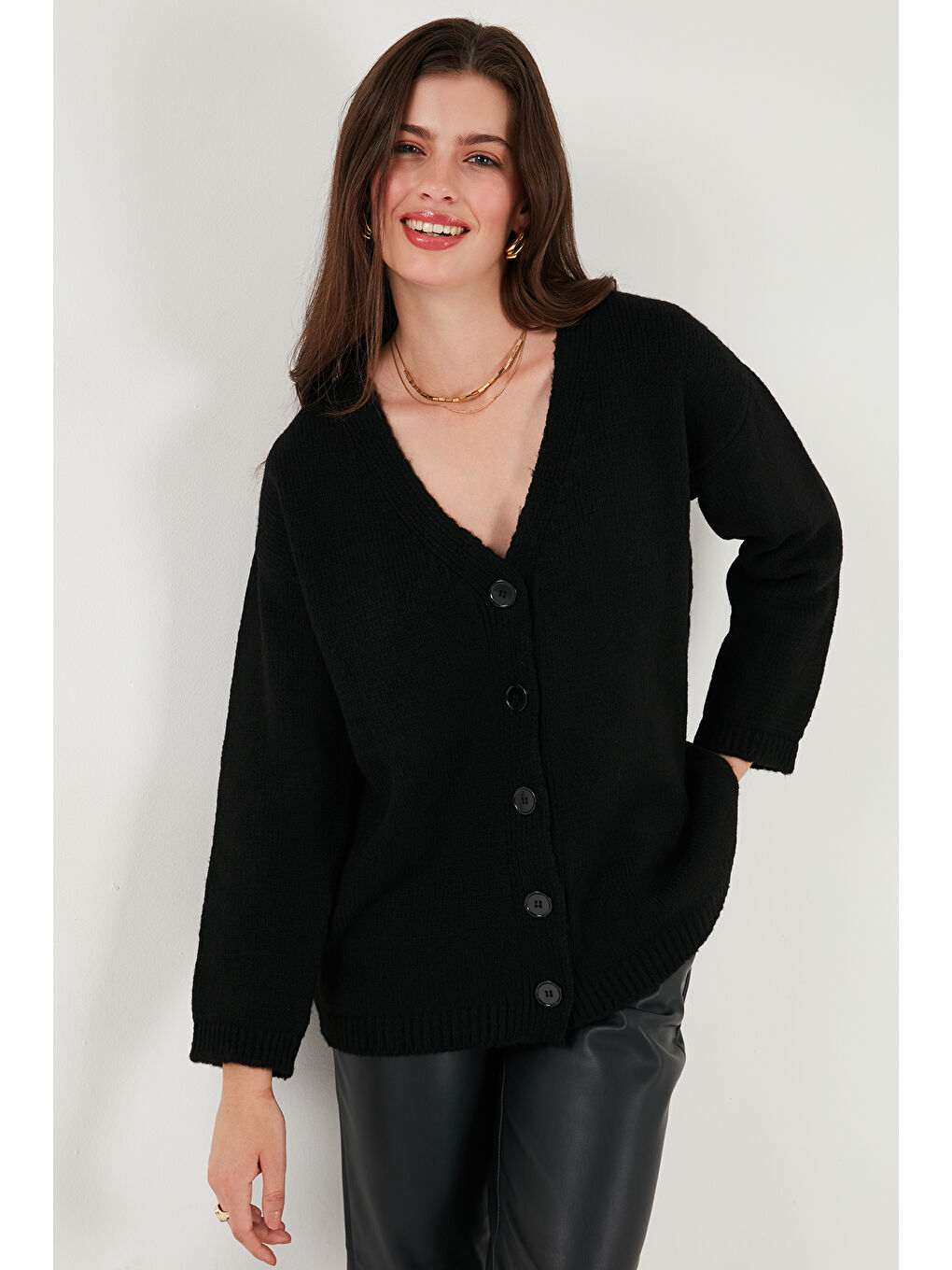 Siyah Regular Fit V Yaka Düğmeli Triko Hırka 4616229-1