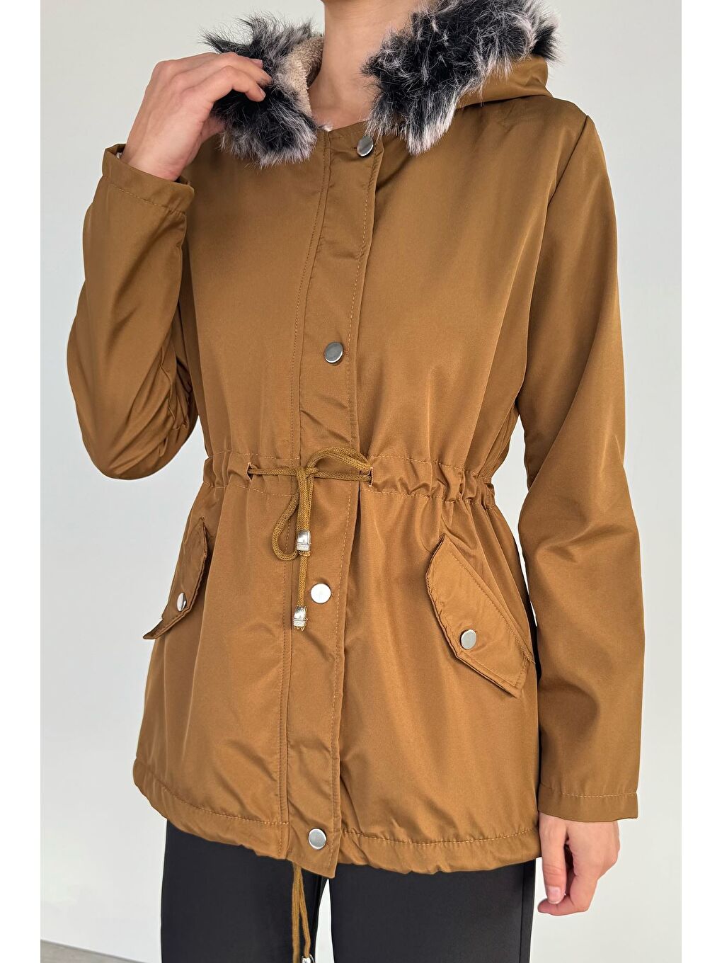 Kahverengi Kadın Kapüşonlu İçi Pelüş Mont