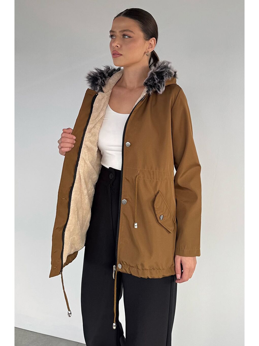 Kahverengi Kadın Kapüşonlu İçi Pelüş Mont-1