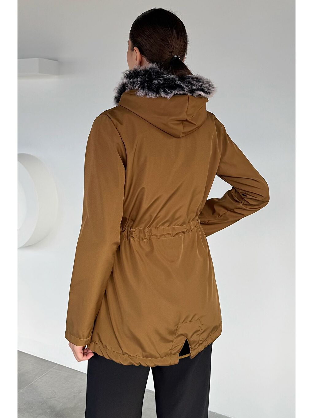 Kahverengi Kadın Kapüşonlu İçi Pelüş Mont-3