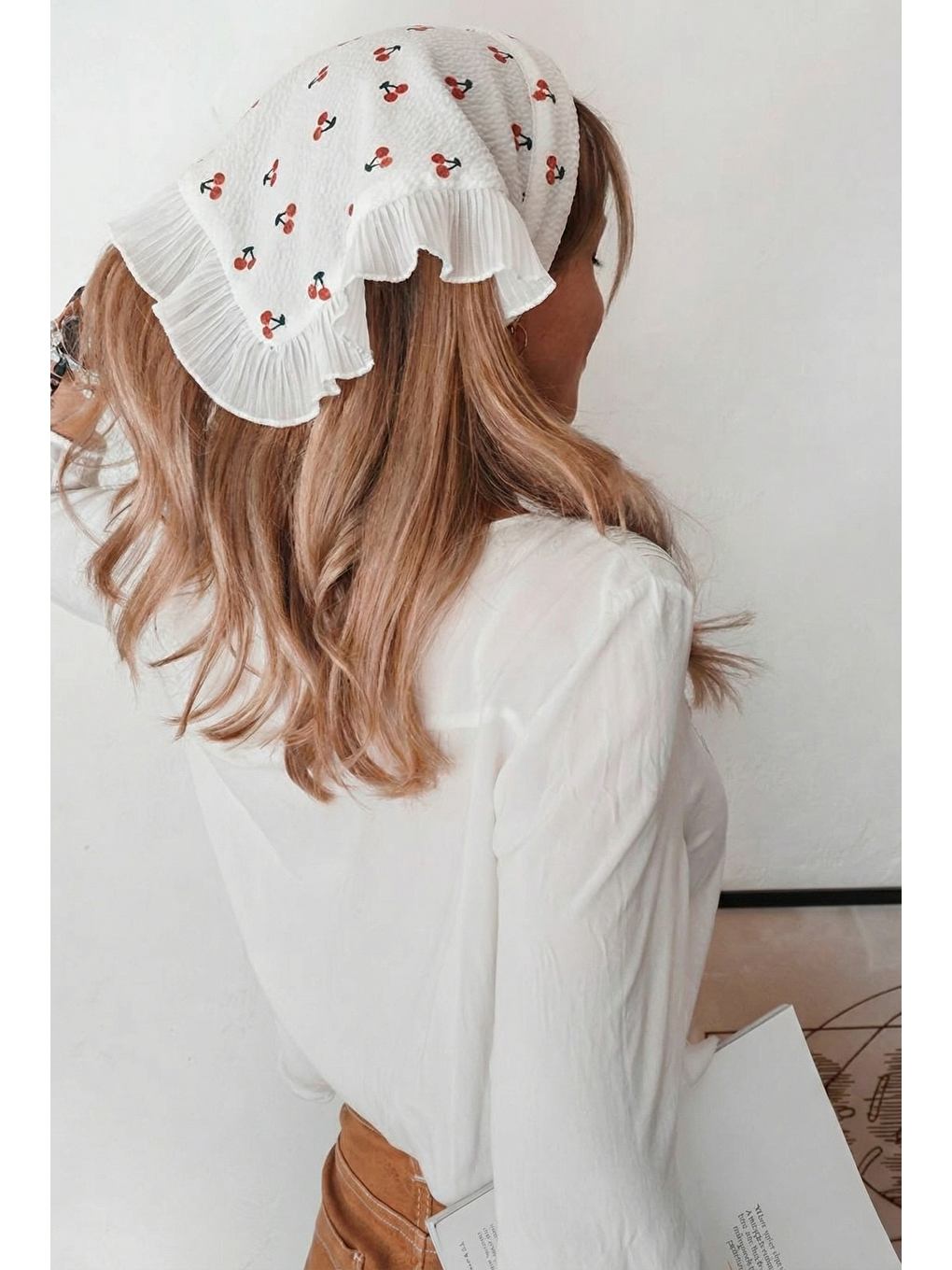 Beyaz Kiraz Desenli Taç Şeklinde Bandana-1