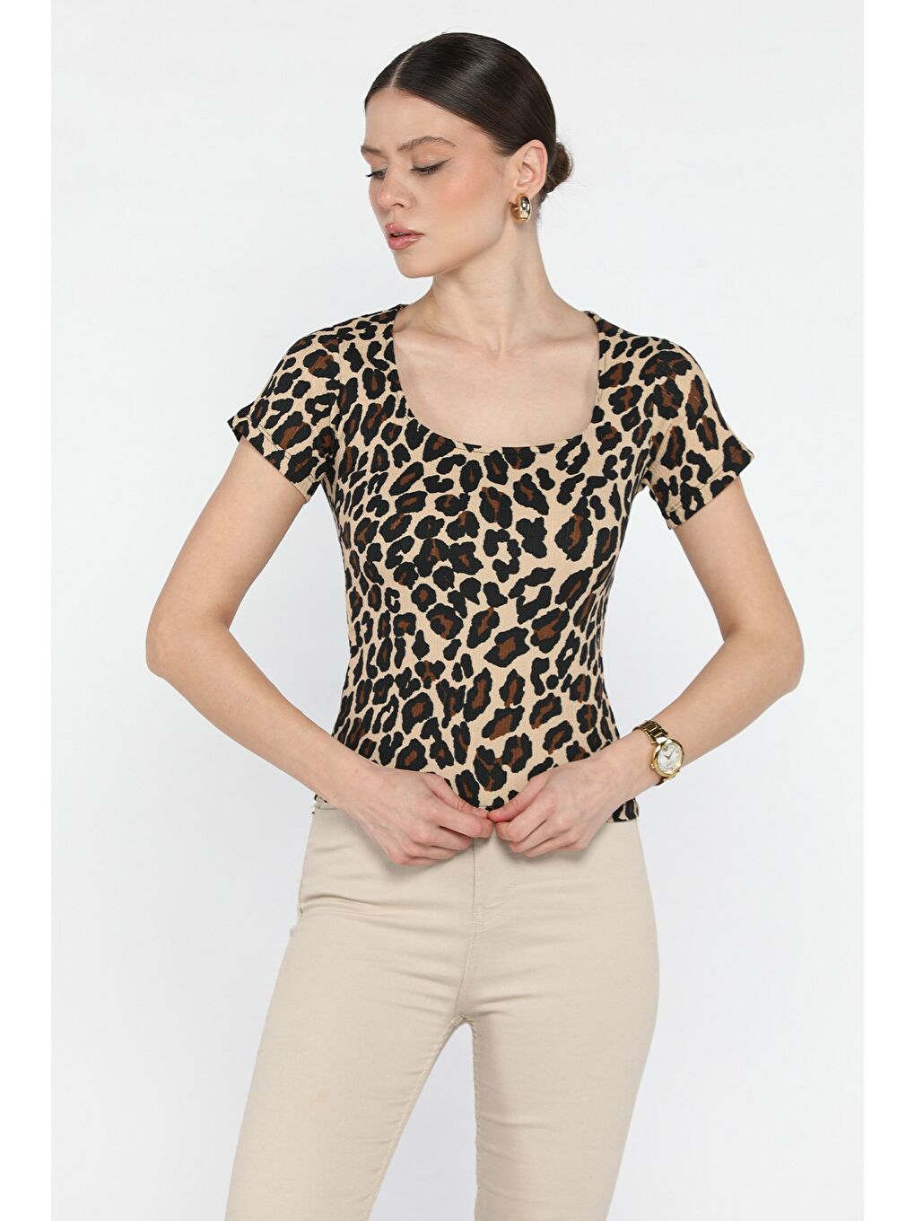 Bej Kadın Kare Yaka Leopar Desenli Bluz-1