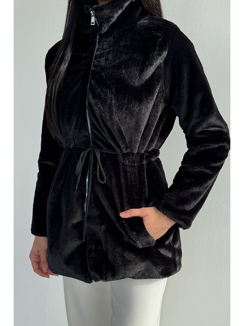 Siyah Kadın Bel Lastikli Çift Cepli İç Astarlı Pelüş Mont-2