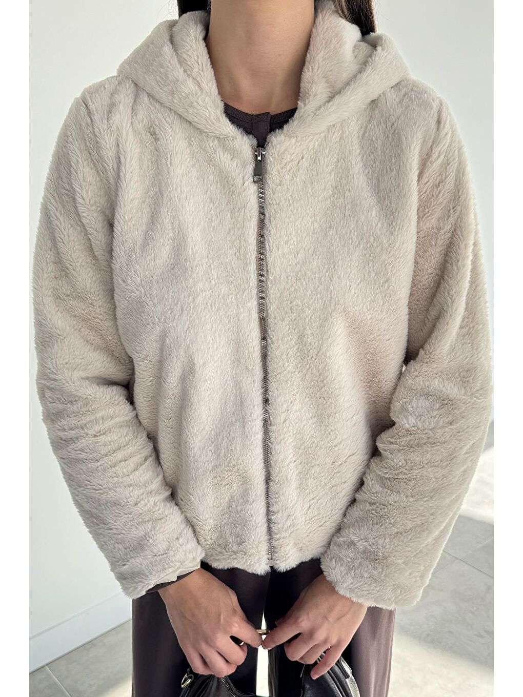 Ekru Kadın Kapüşonlu İç Astarlı Çift Cepli Pelüş Mont-1
