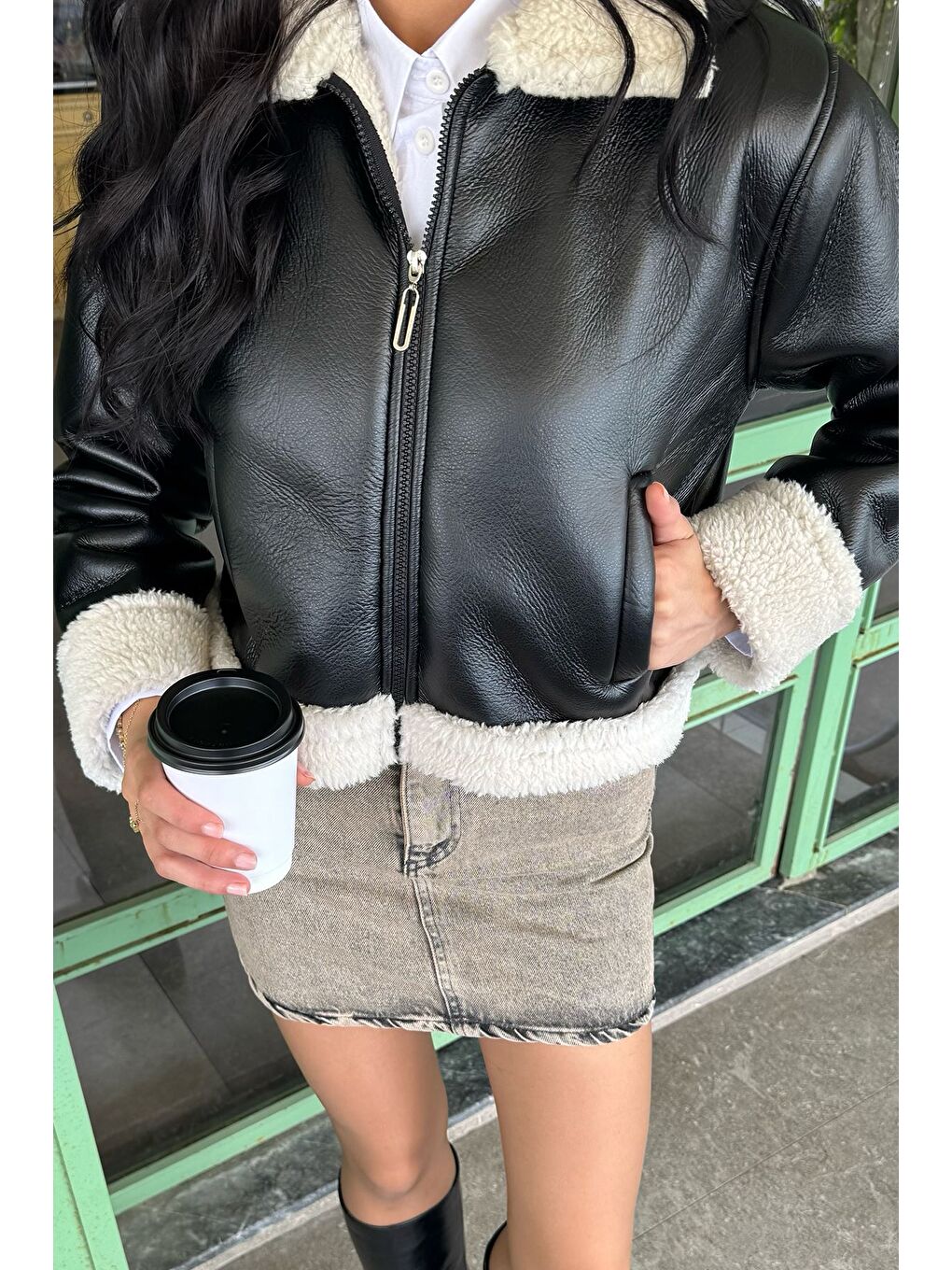 Siyah İçi Pelüşlü Kadın Suni Deri Mont-2