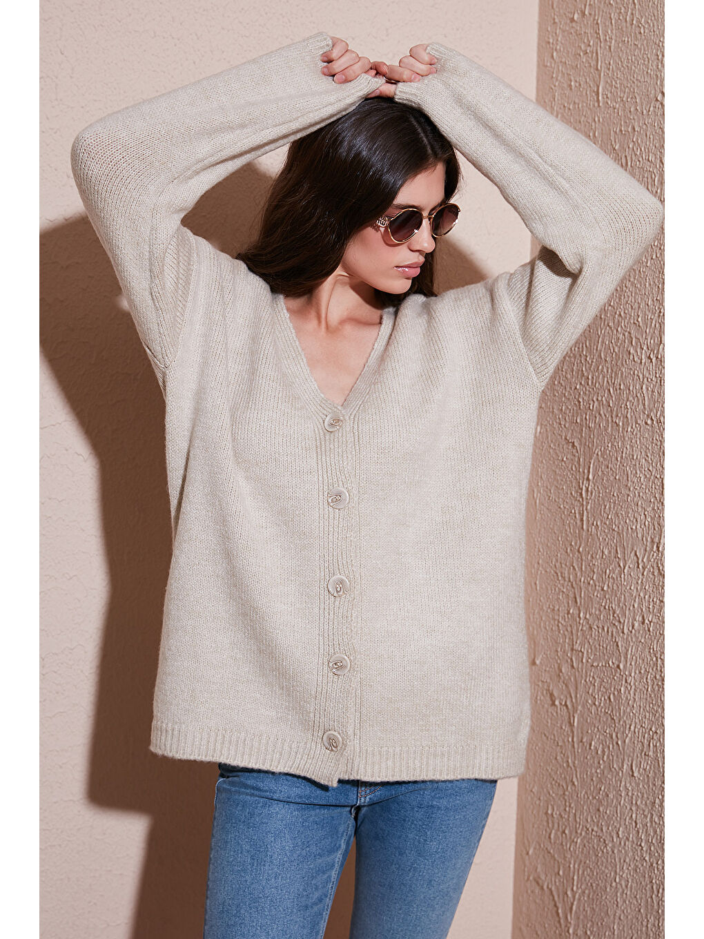 Bej Regular Fit V Yaka Düğmeli Triko Hırka 4616229-1