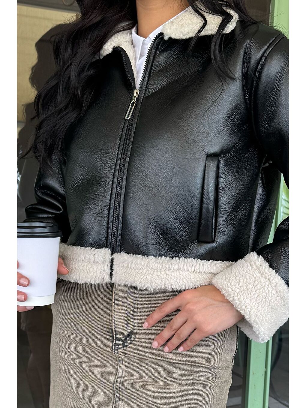 Siyah İçi Pelüşlü Kadın Suni Deri Mont-3