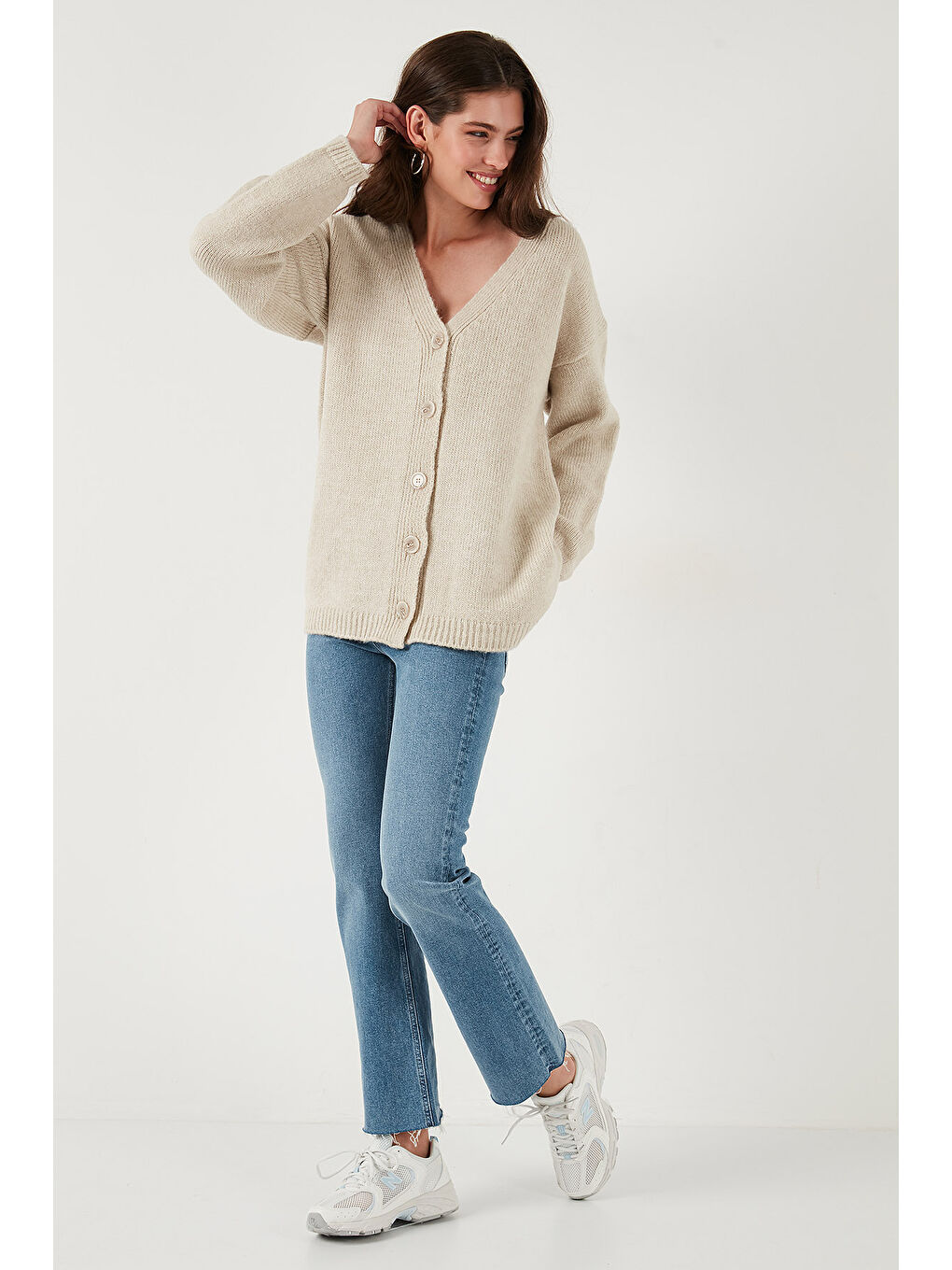 Bej Regular Fit V Yaka Düğmeli Triko Hırka 4616229-2