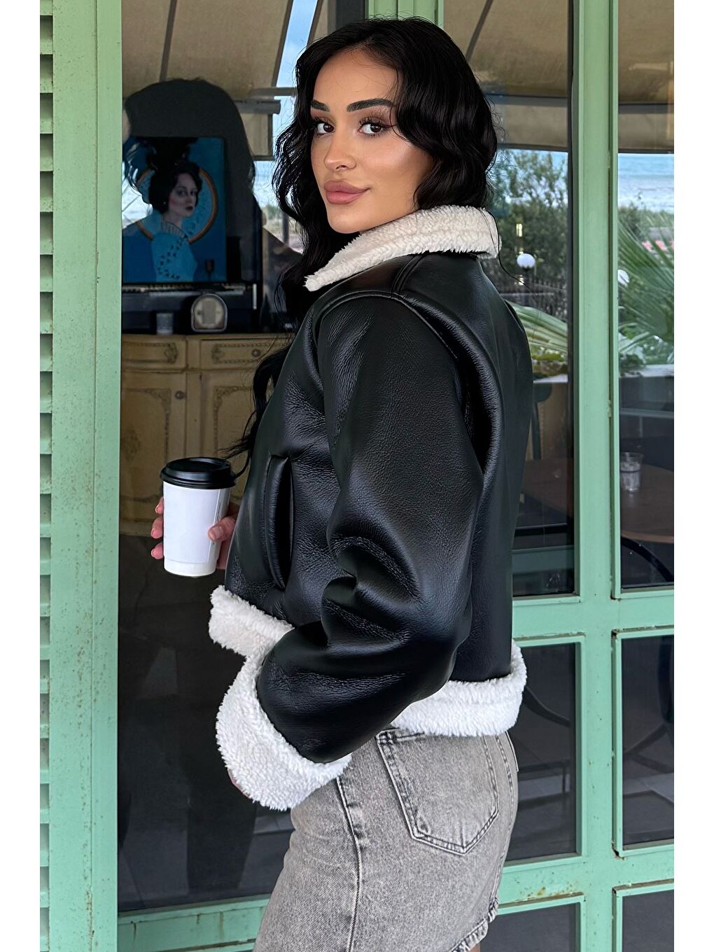 Siyah İçi Pelüşlü Kadın Suni Deri Mont-4