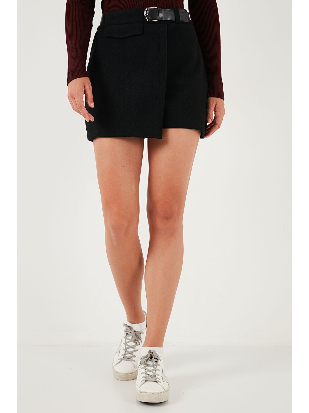 Siyah Pamuk Karışımlı Relaxed Fit Yüksek Bel Mini Boy Kadın Şort Etek 611SR0037-1