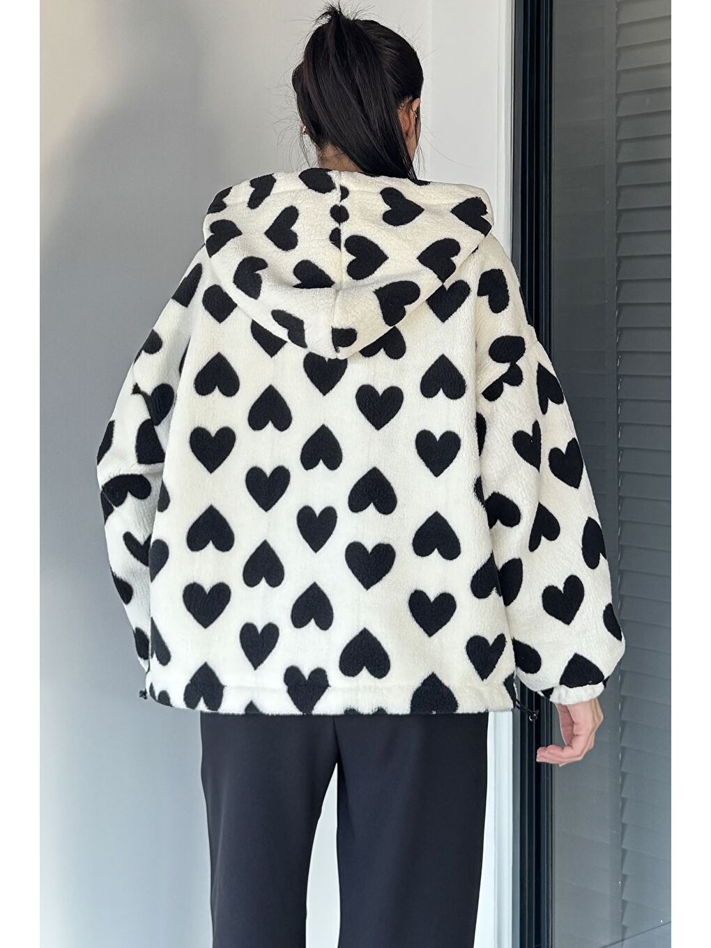 Ekru Kadın Kapüşonlu Ön Fermuarlı İç Astarlı Polar Mont-3