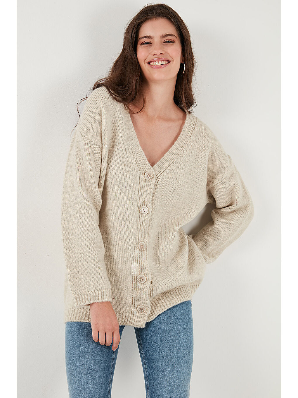 Bej Regular Fit V Yaka Düğmeli Triko Hırka 4616229-3