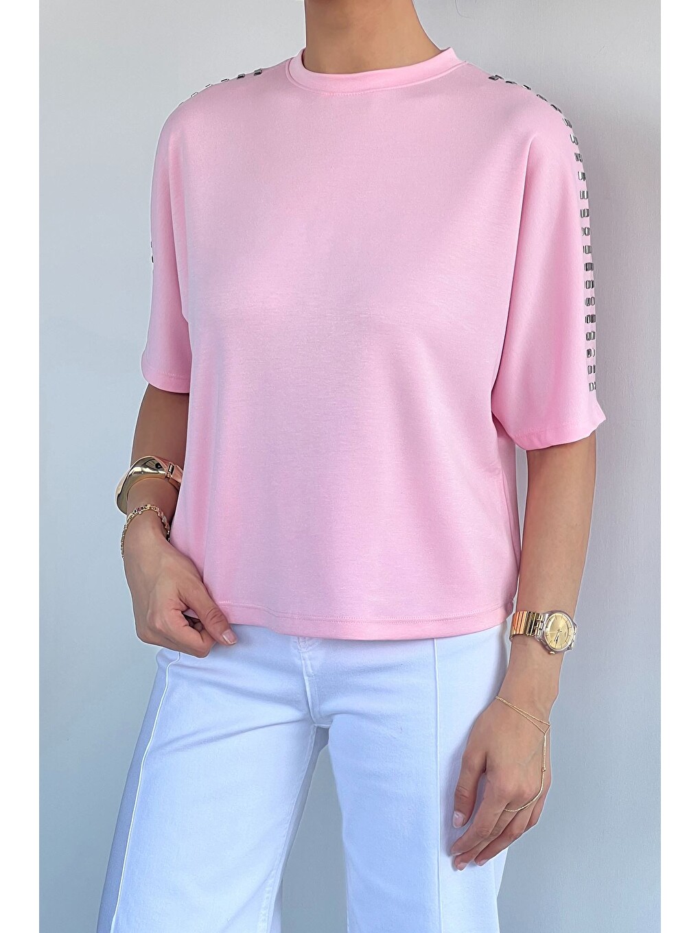 Pembe Kadın Omuzlar Metal Taşlı Oversize Bluz-1