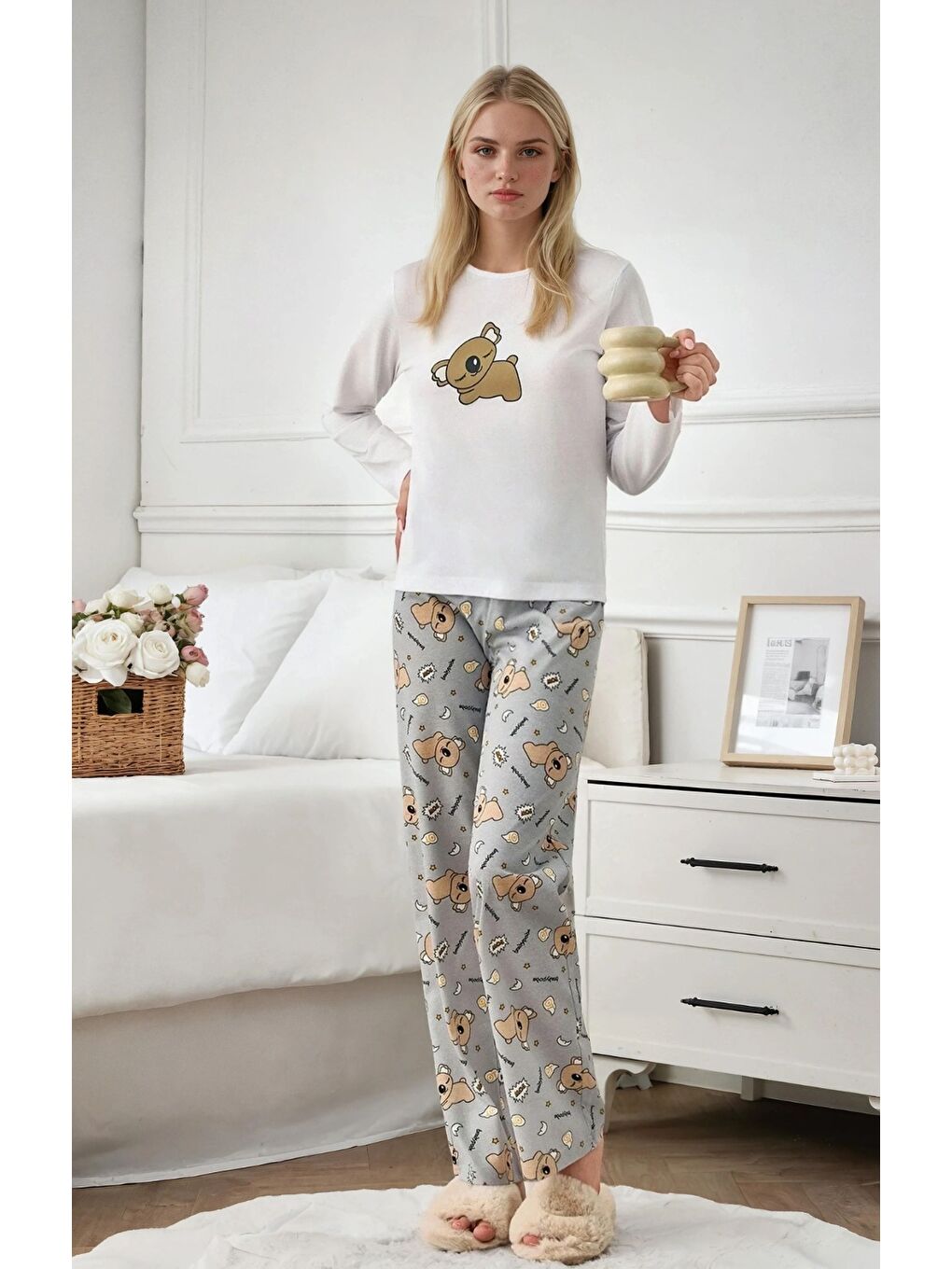 Beyaz Sevimli Ayıcık Desenli Uzun Kollu Şardonlu Kadın Pijama Takımı-1