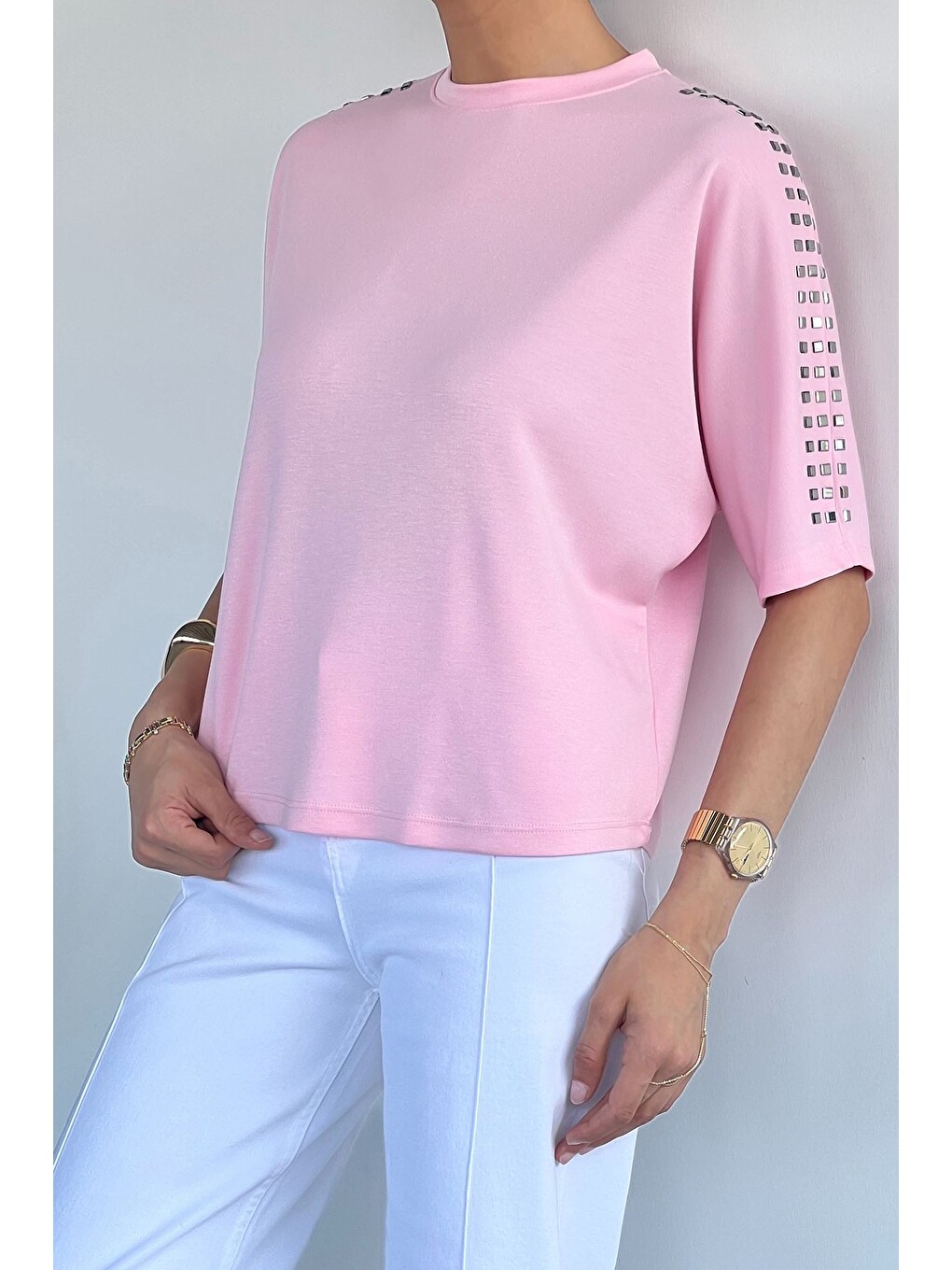 Pembe Kadın Omuzlar Metal Taşlı Oversize Bluz-2