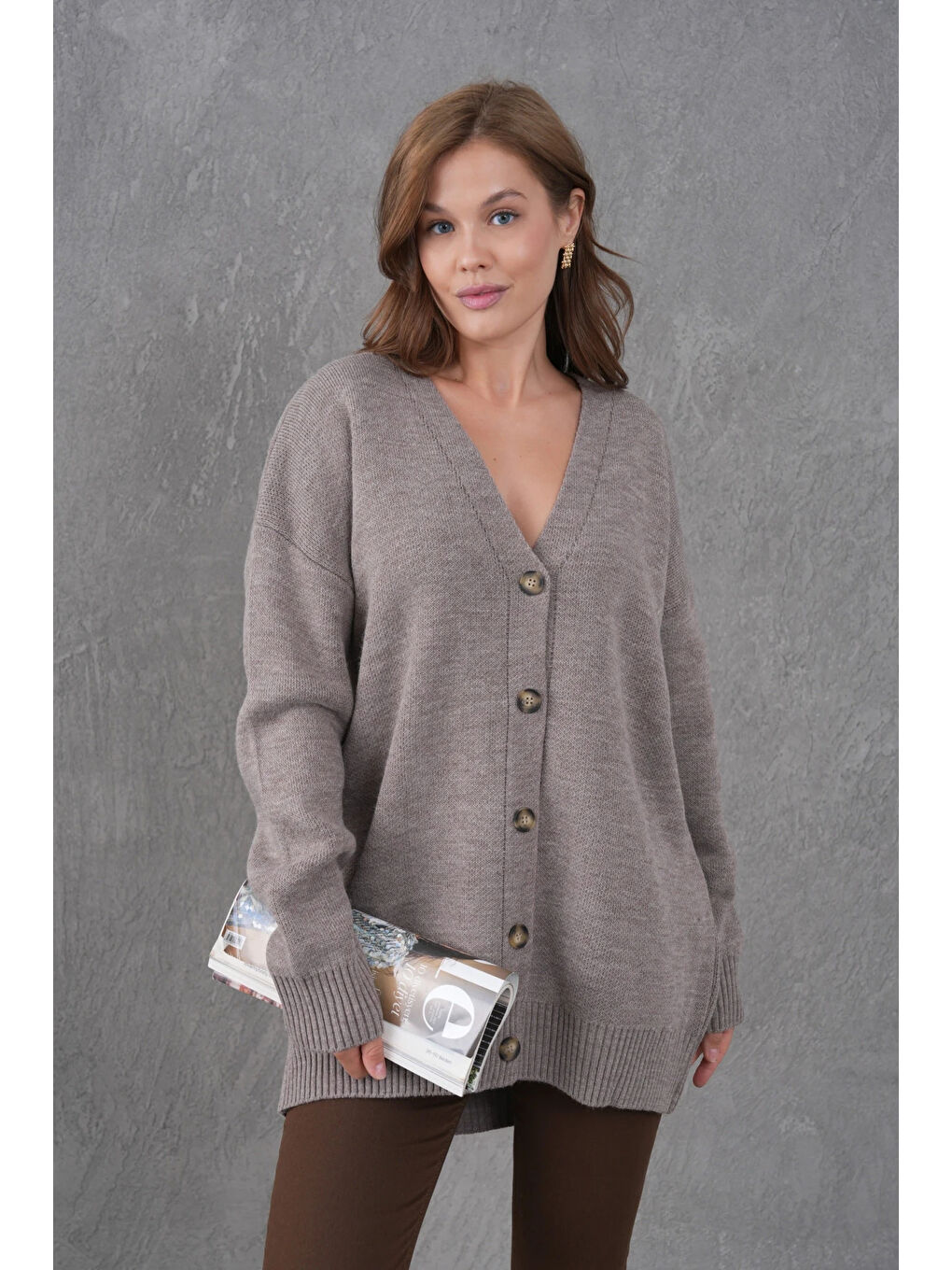 Bej Kadın V Yaka Düğme Kapama Oversize Uzun Triko Hırka