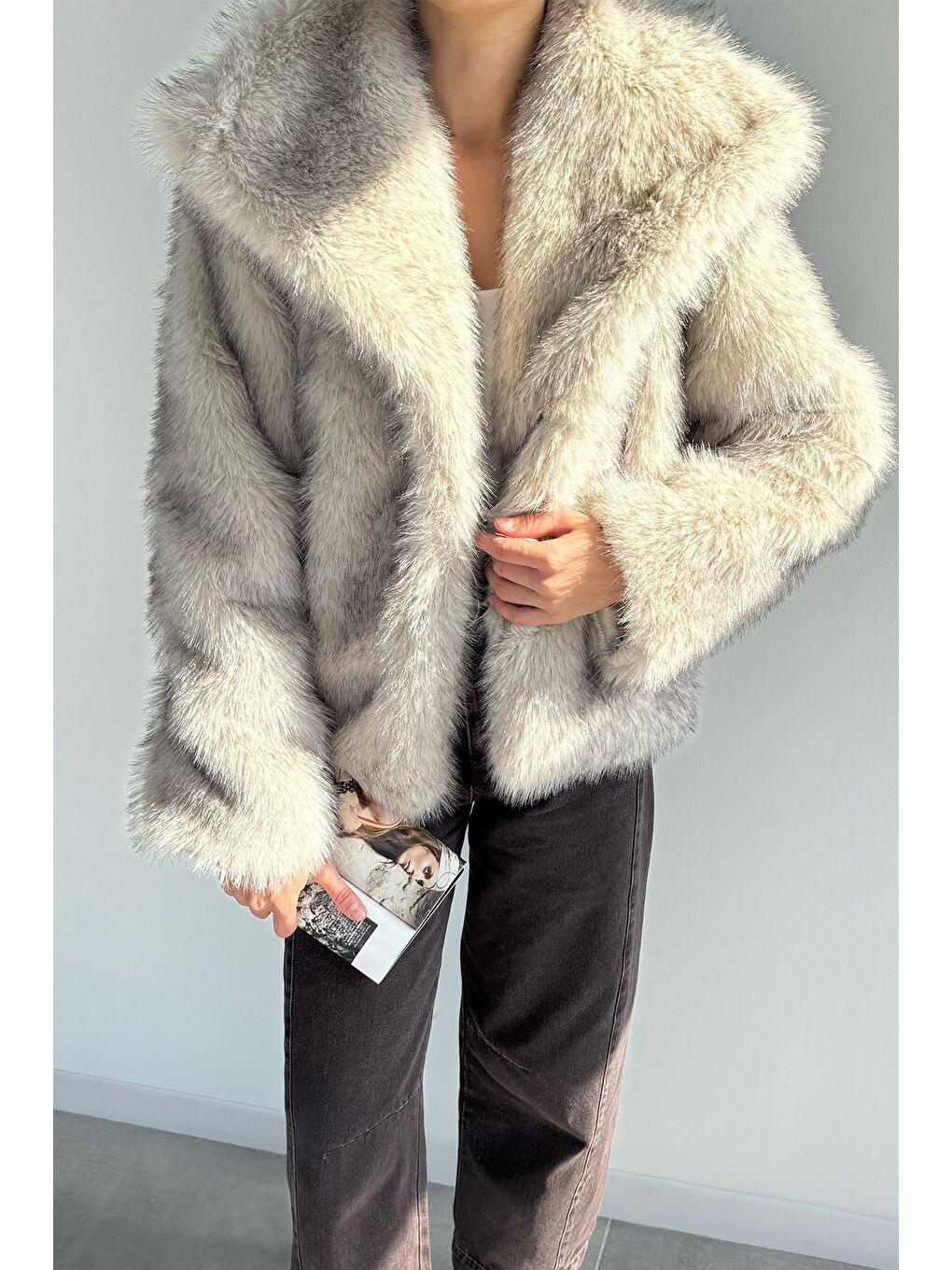 Bej Kadın Şal Yaka İç Astarlı Saçaklı Kürklü Mont-1