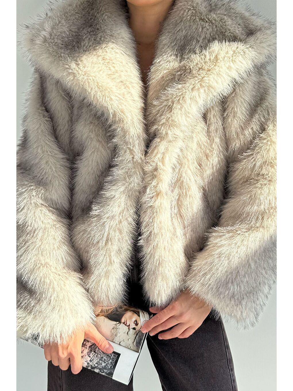 Bej Kadın Şal Yaka İç Astarlı Saçaklı Kürklü Mont-2