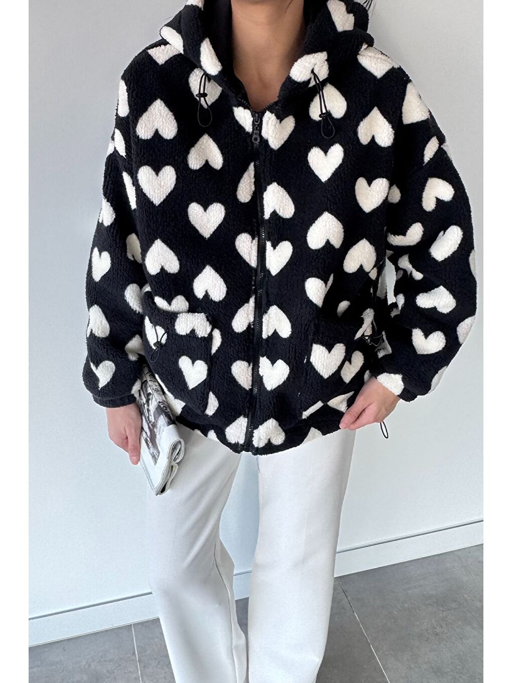 Siyah Kadın Kapüşonlu Ön Fermuarlı İç Astarlı Polar Mont-2