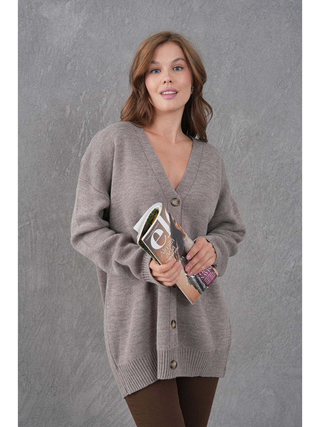 Bej Kadın V Yaka Düğme Kapama Oversize Uzun Triko Hırka-1