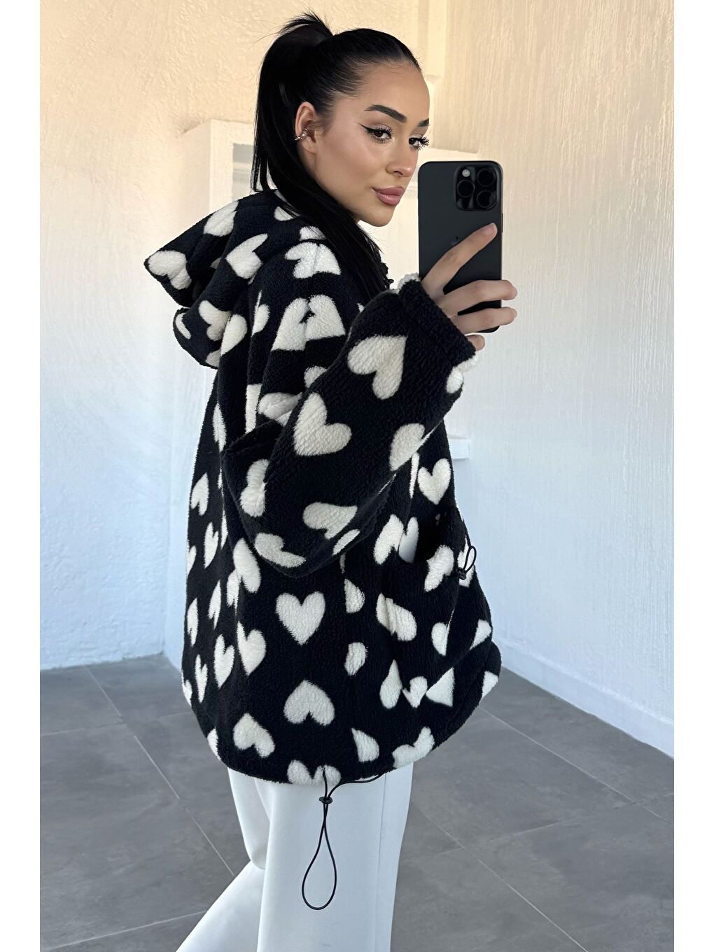 Siyah Kadın Kapüşonlu Ön Fermuarlı İç Astarlı Polar Mont-3