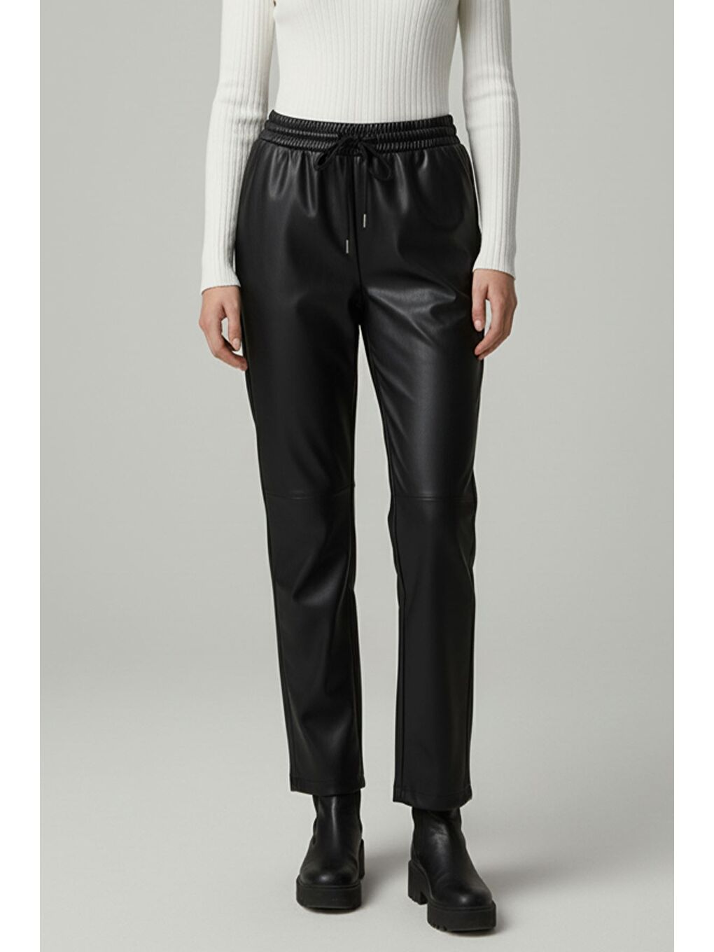 Siyah Kadın Büyük Beden Bel Lastikli İçi Şardonlu Suni Deri Pantolon
