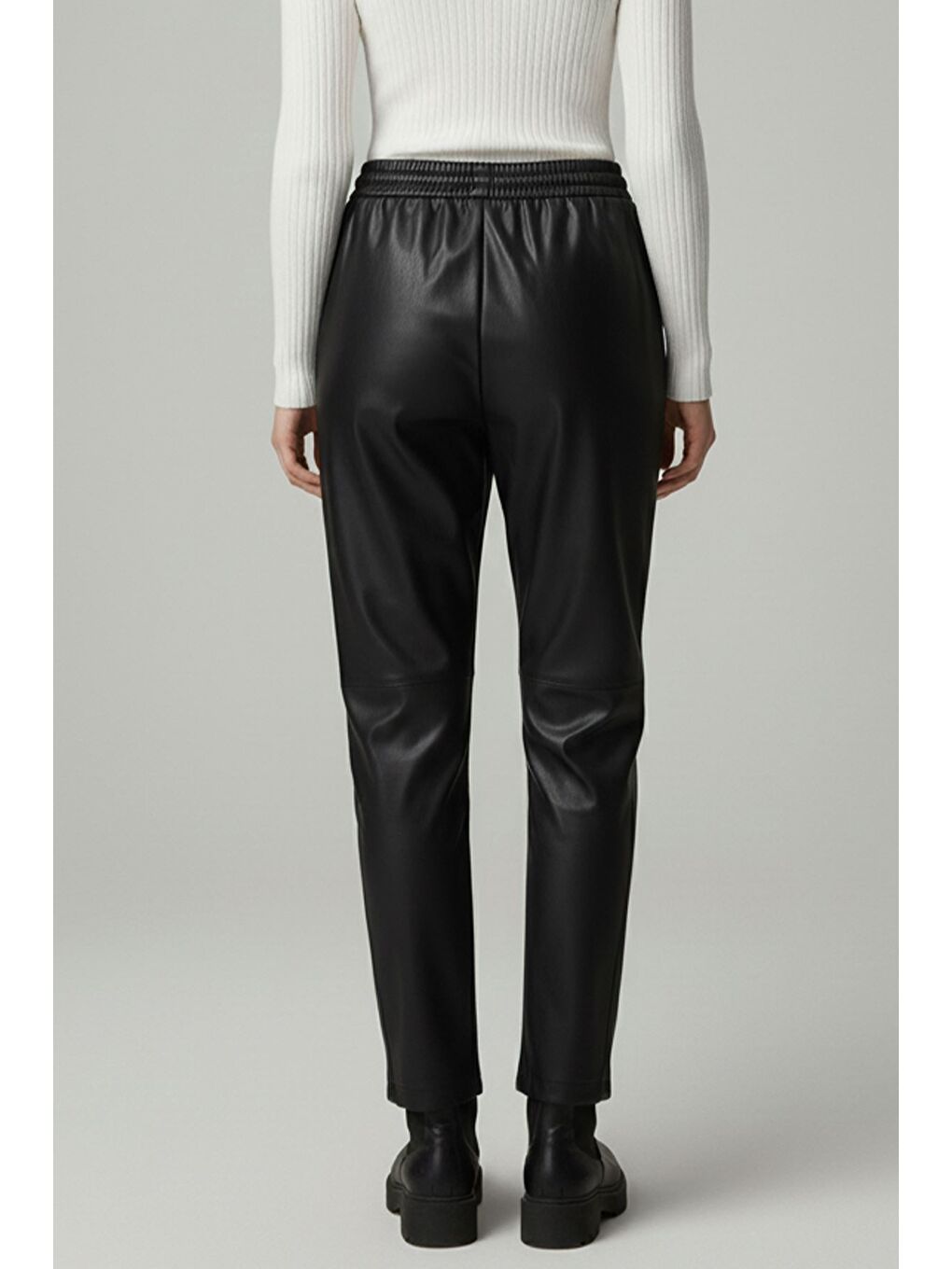 Siyah Kadın Büyük Beden Bel Lastikli İçi Şardonlu Suni Deri Pantolon-1