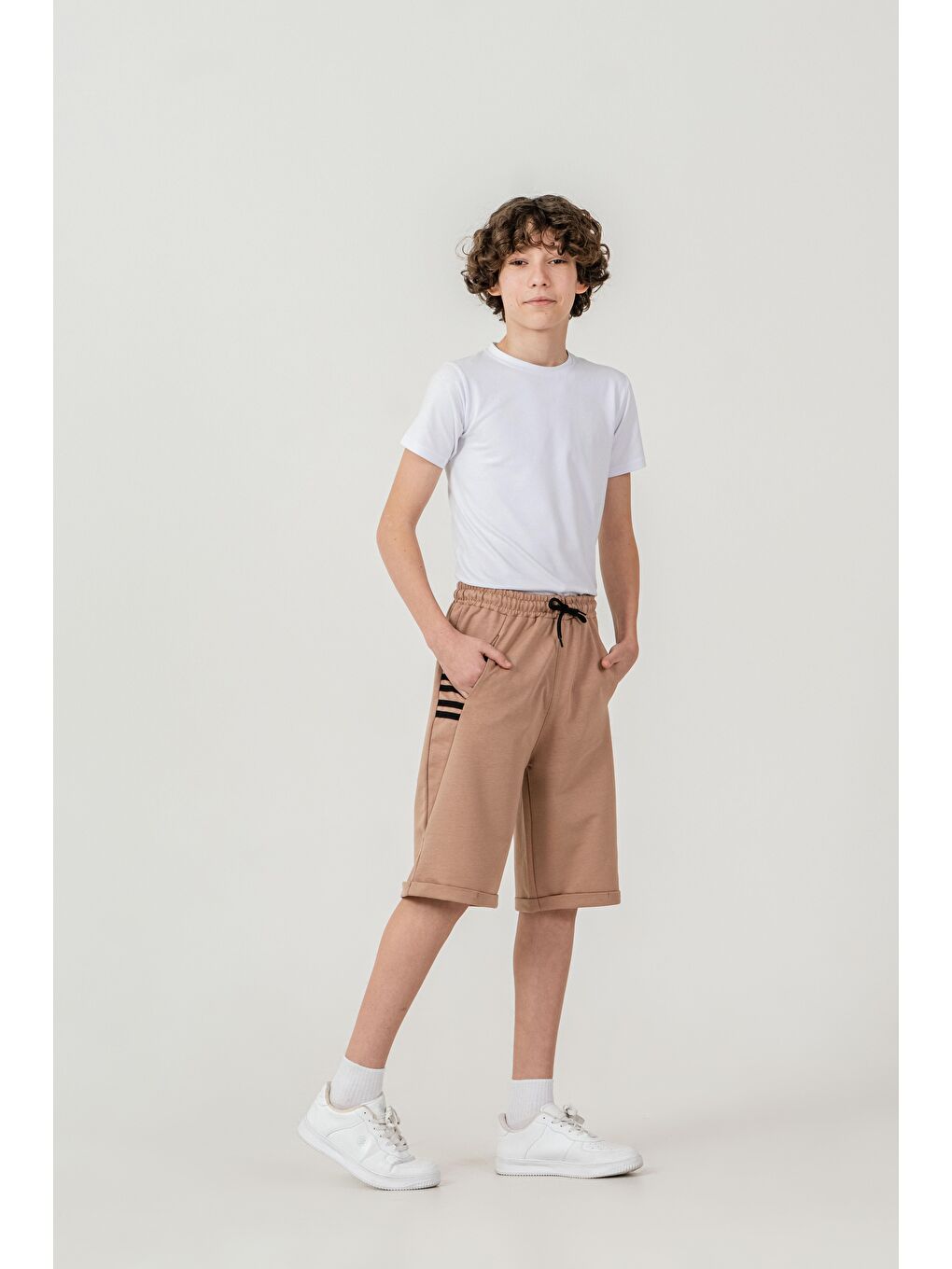 Bej Champs Baskılı Yanlar 4 Şerit Biyeli  Erkek Çocuk Şort-1