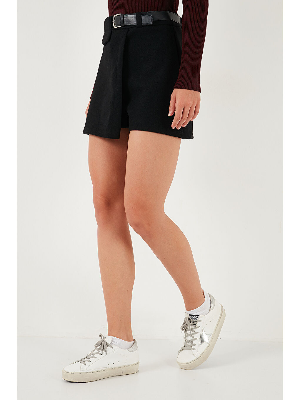 Siyah Pamuk Karışımlı Relaxed Fit Yüksek Bel Mini Boy Kadın Şort Etek 611SR0037-4