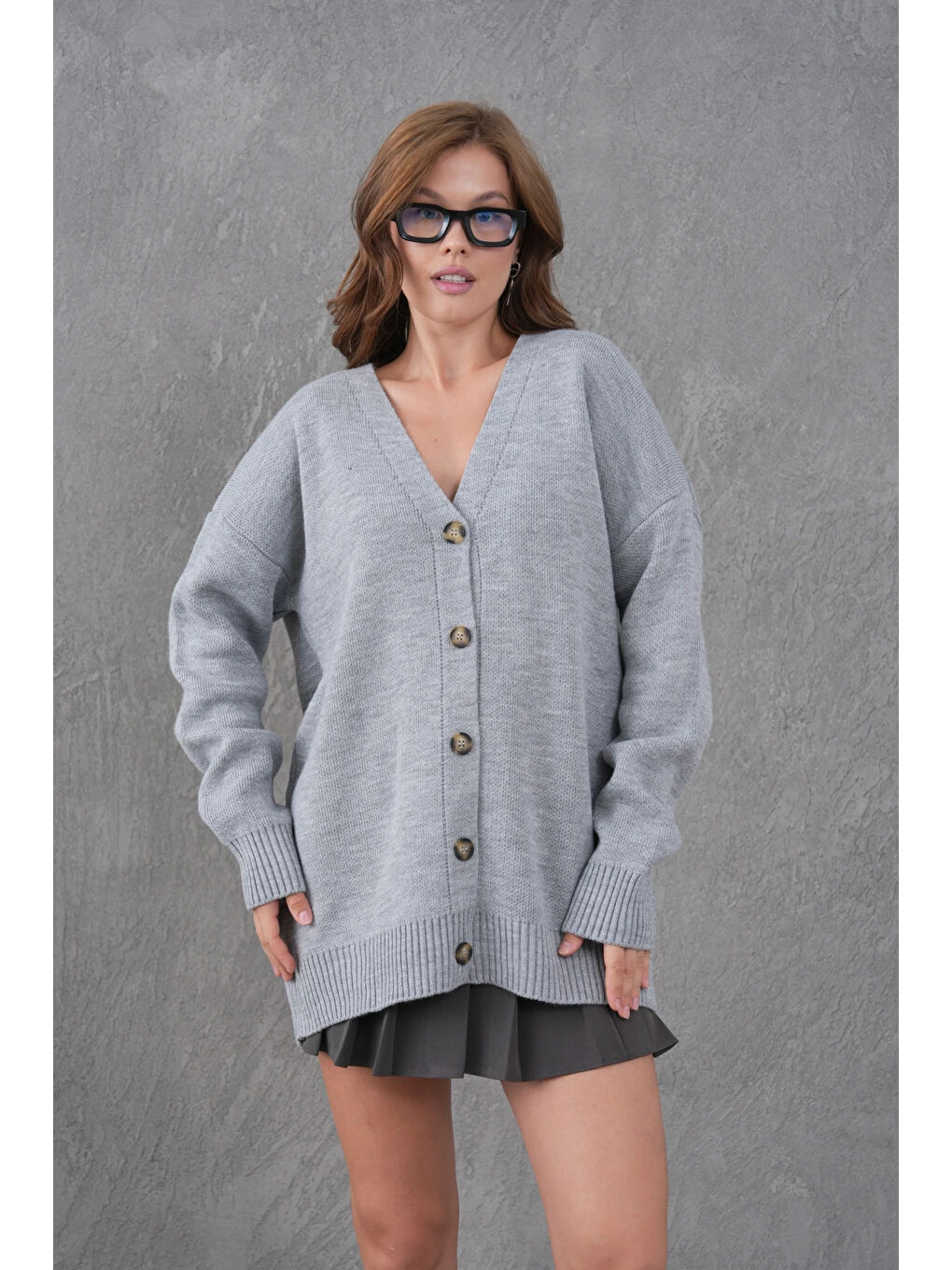 Gri Kadın V Yaka Düğme Kapama Oversize Uzun Triko Hırka-2