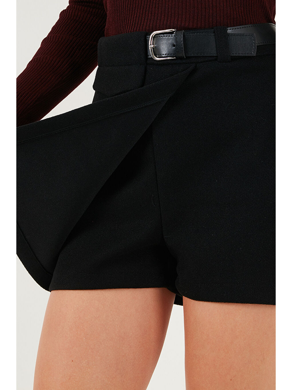 Siyah Pamuk Karışımlı Relaxed Fit Yüksek Bel Mini Boy Kadın Şort Etek 611SR0037-5