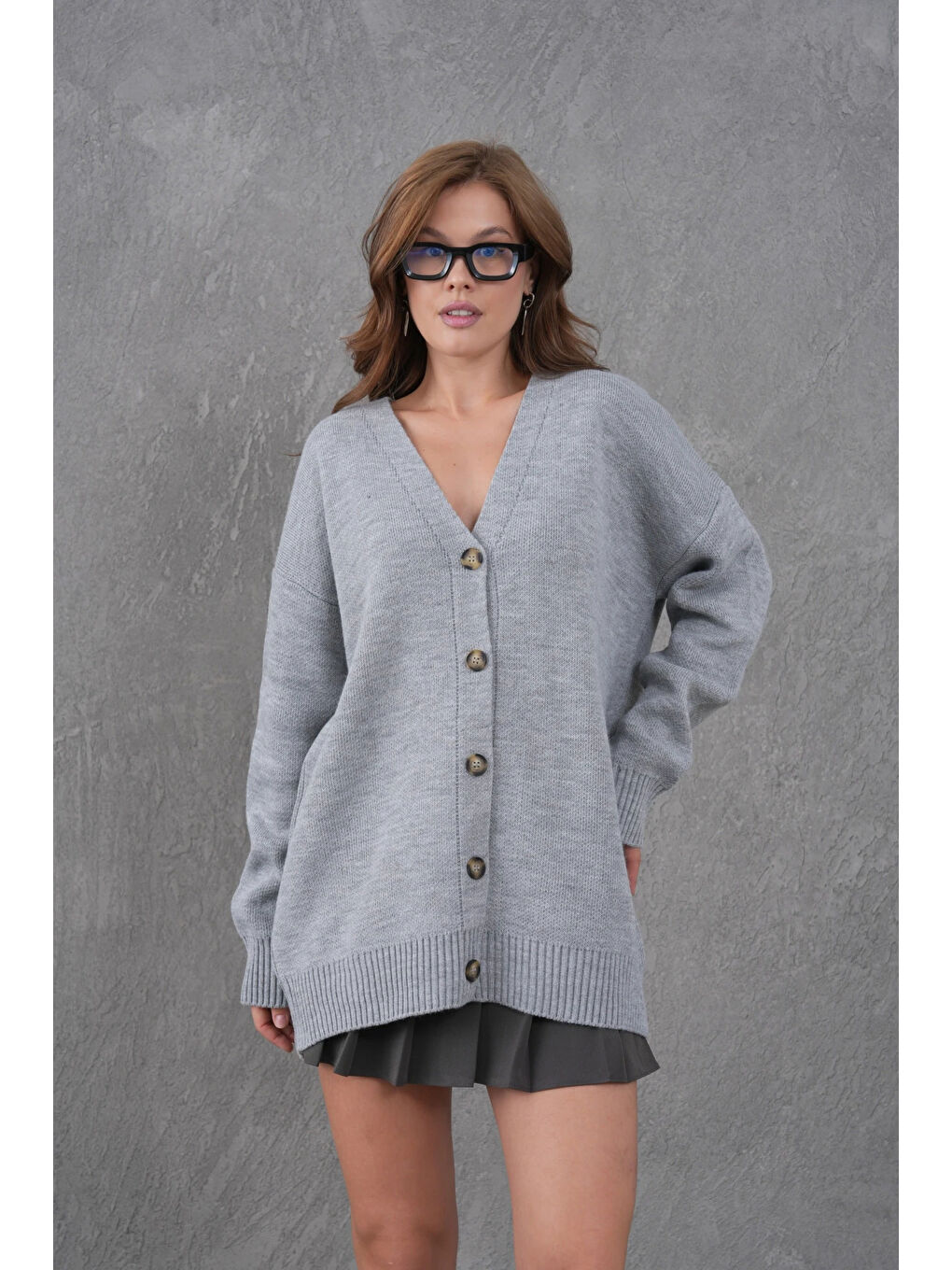 Gri Kadın V Yaka Düğme Kapama Oversize Uzun Triko Hırka-4