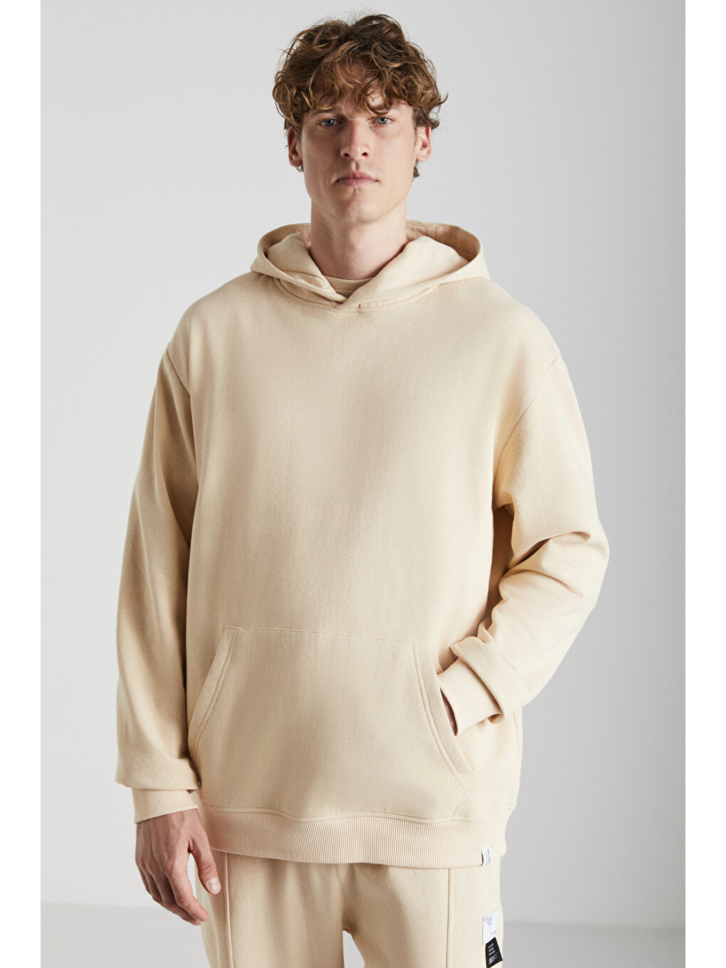 Cartmel Erkek Organik Kumaşlı İçi Polarlı Yumuşacık Kanguru Cepli Kapüşonlu Bej Sweatshirt-3