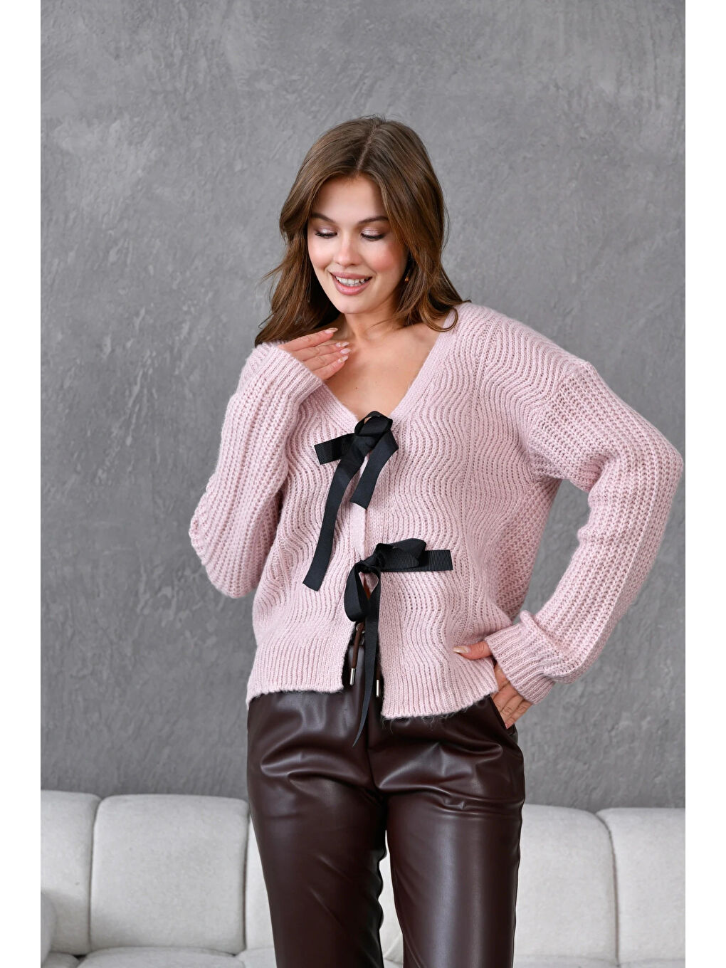 Pembe Kadın V Yaka Örgü Detay Fiyonklu Triko Ceket-1