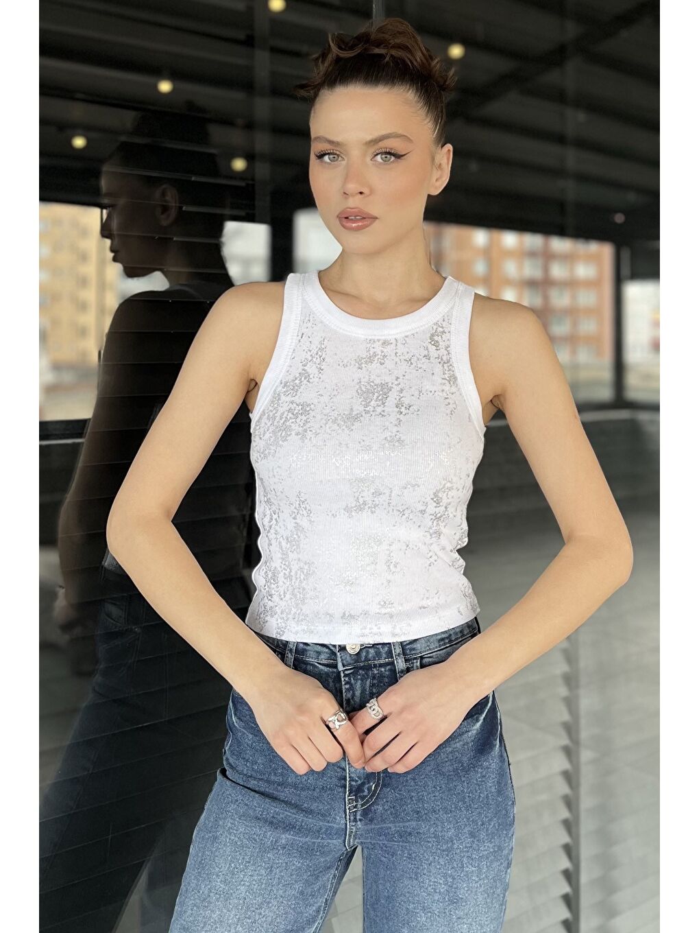 Beyaz Kadın Işıltılı Sıfır Kol Kaşkorse Bluz-1