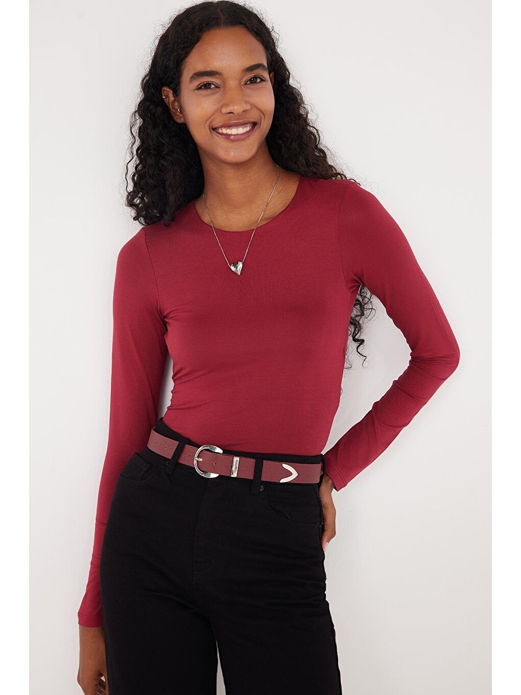 Kadın Slim Fit Dar Kesim Uzun Kollu Bisiklet Yaka Sırt Detaylı Bordo Viskon Bluz