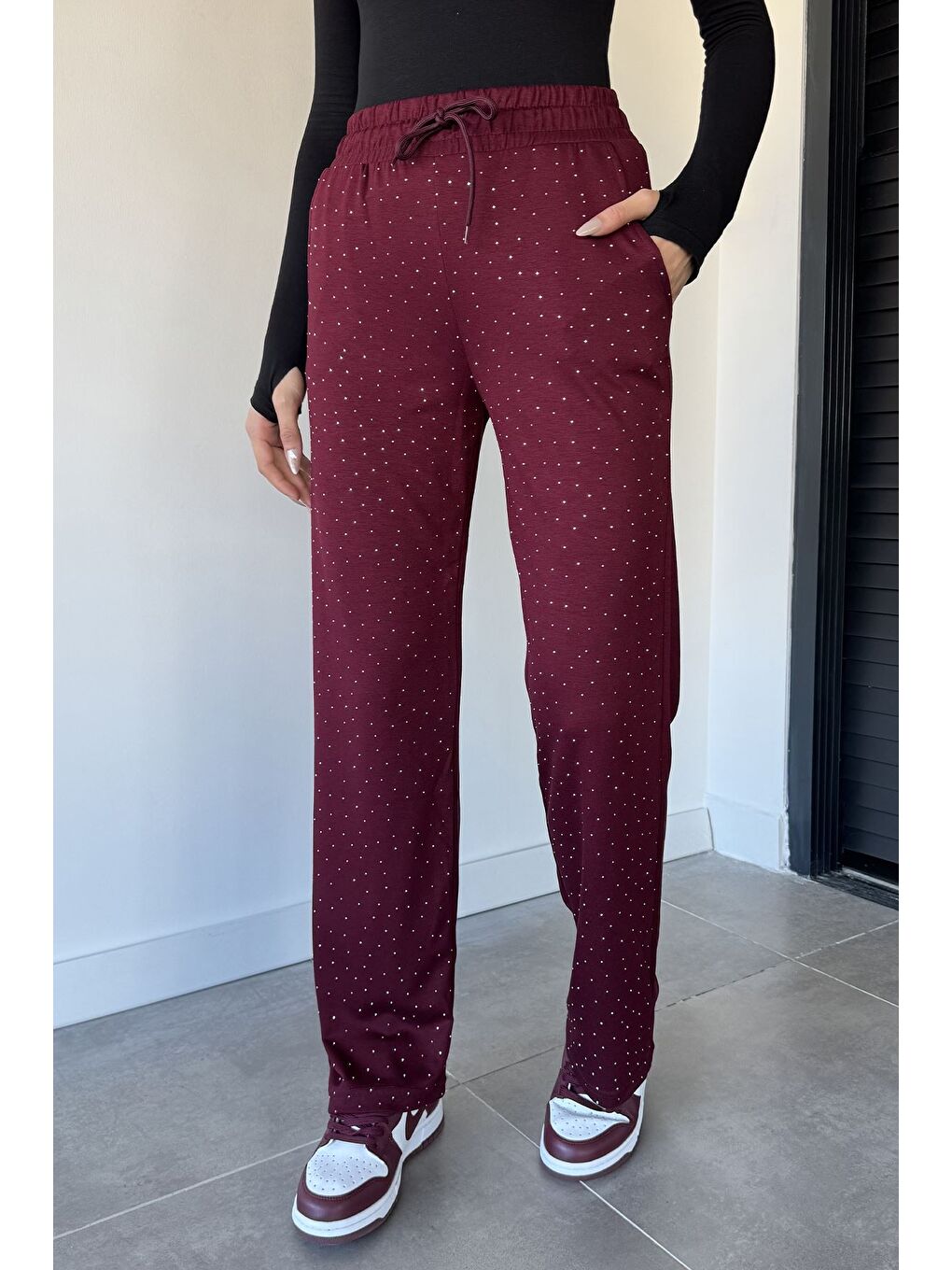 Bordo Kadın Yüksek Bel Taş İşlemeli Çift Cepli Bel Lastikli Pantolon-1