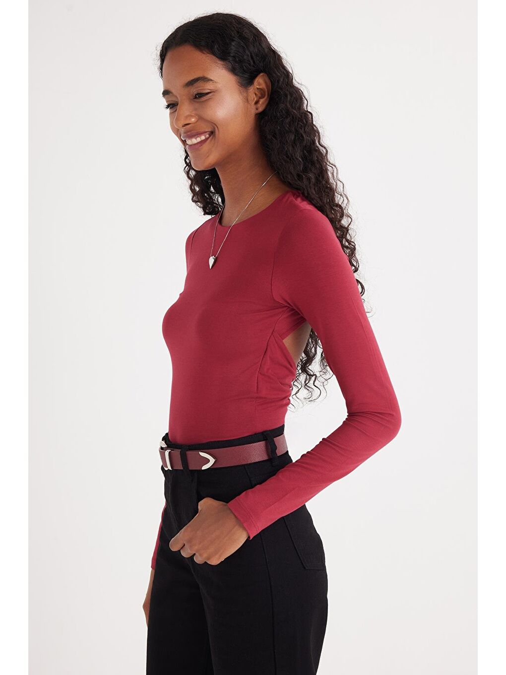Kadın Slim Fit Dar Kesim Uzun Kollu Bisiklet Yaka Sırt Detaylı Bordo Viskon Bluz-1