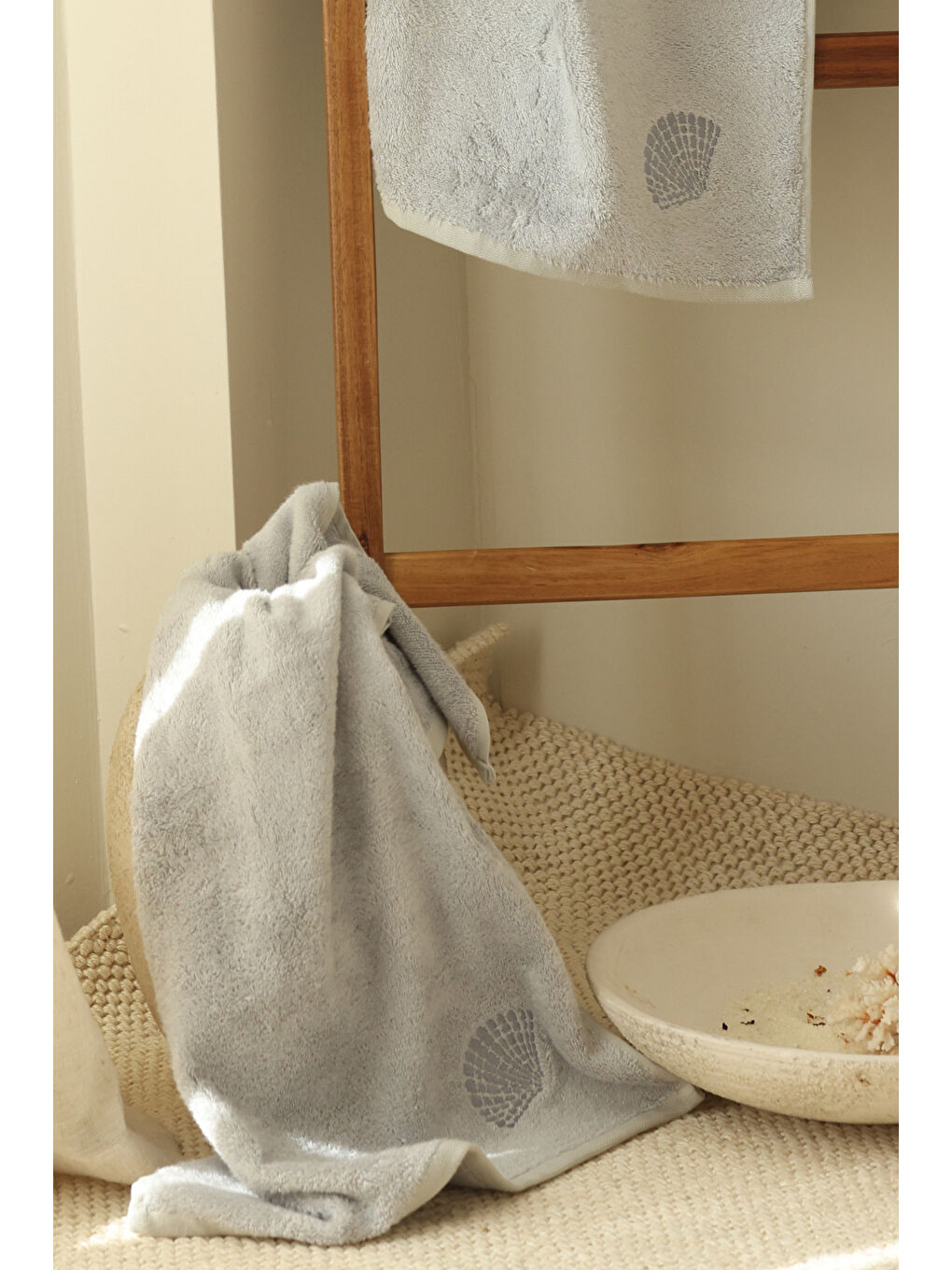 Sedef Bambu Nakışlı Banyo Havlusu 70x140 cm Gri-1