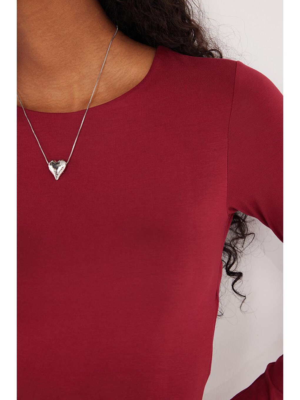 Kadın Slim Fit Dar Kesim Uzun Kollu Bisiklet Yaka Sırt Detaylı Bordo Viskon Bluz-2