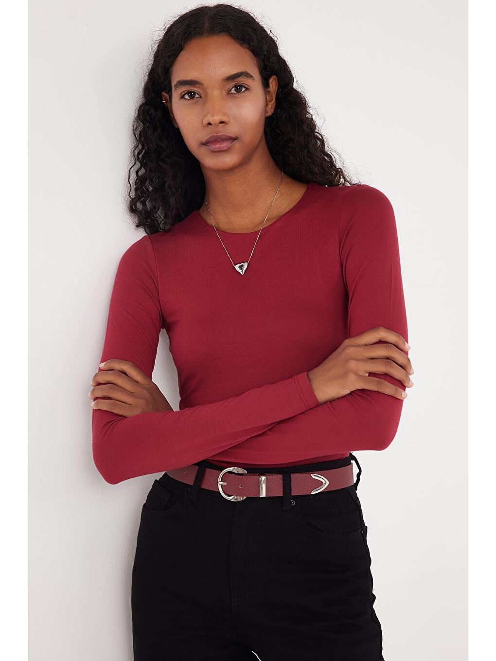 Kadın Slim Fit Dar Kesim Uzun Kollu Bisiklet Yaka Sırt Detaylı Bordo Viskon Bluz-3