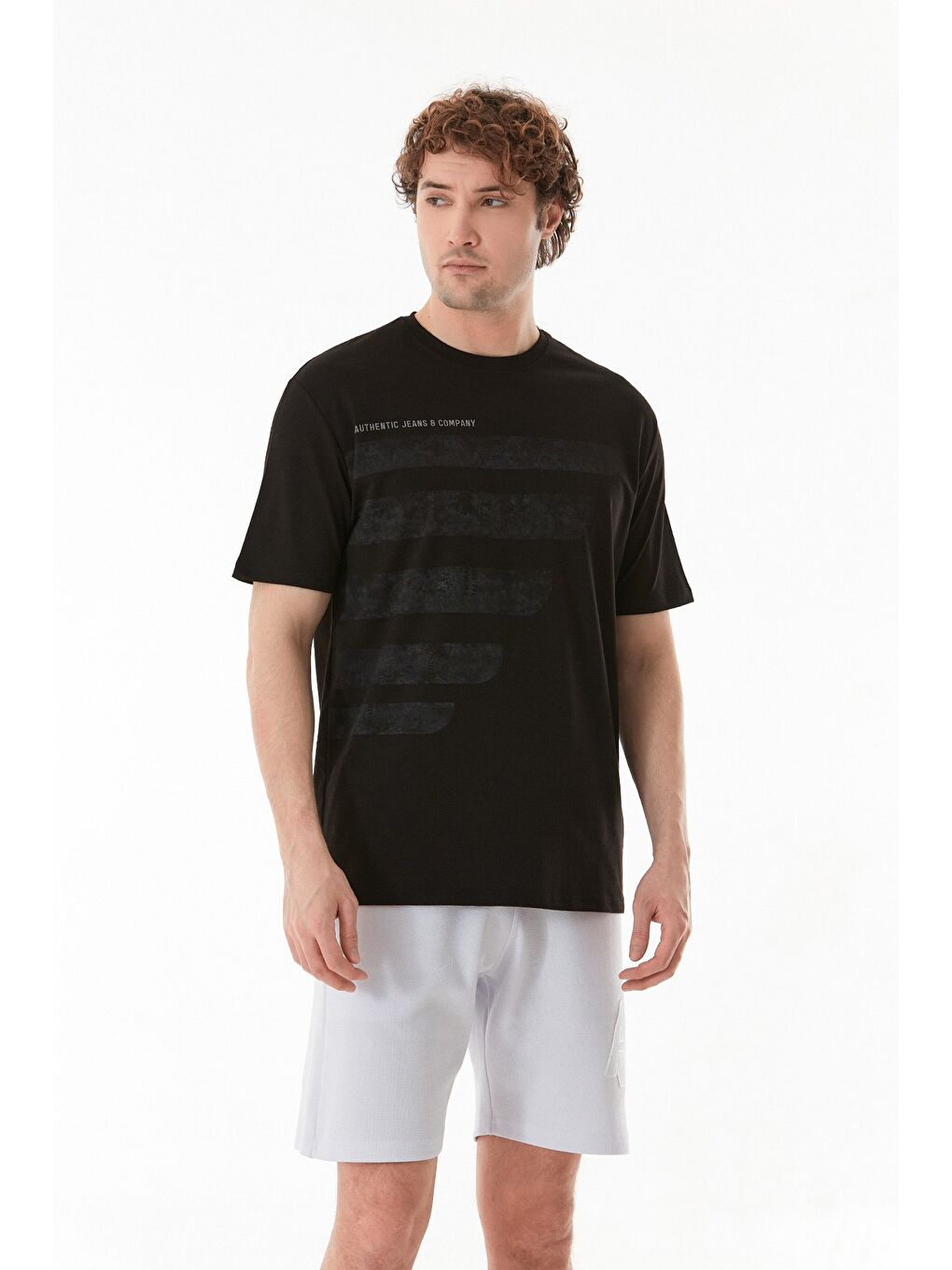 Siyah Yazı Baskılı Bisiklet Yaka Tişört