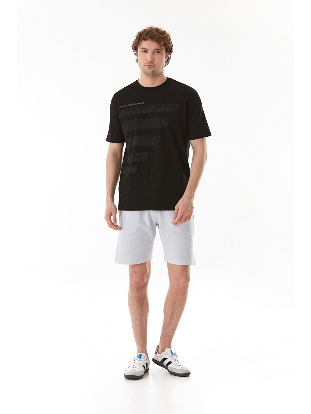 Siyah Yazı Baskılı Bisiklet Yaka Tişört-1