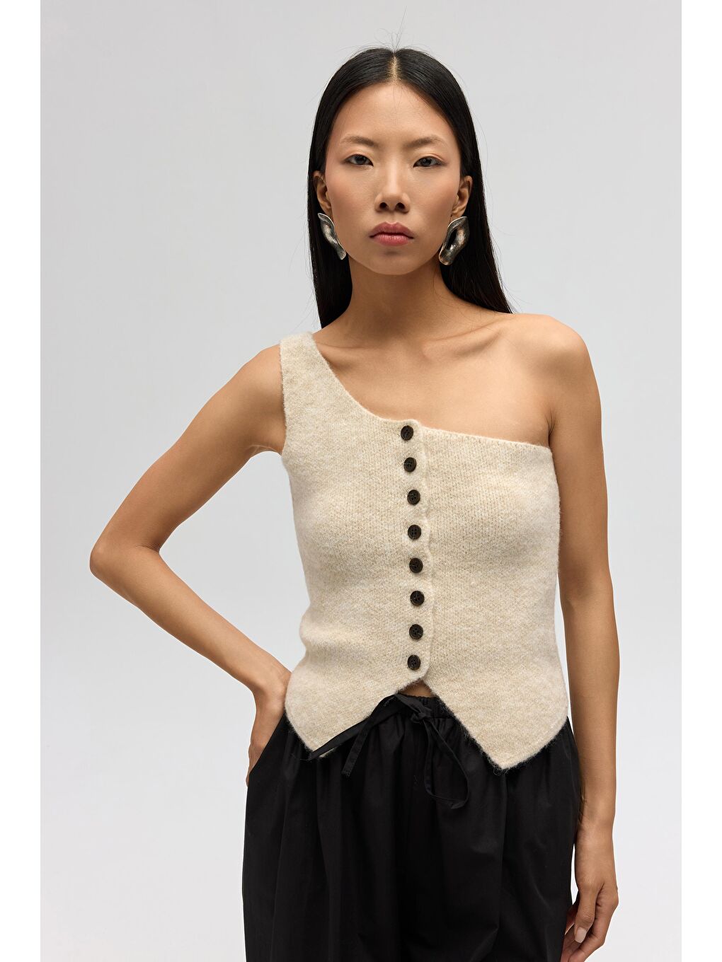 Elvar Tek Omuz Bej Triko Crop