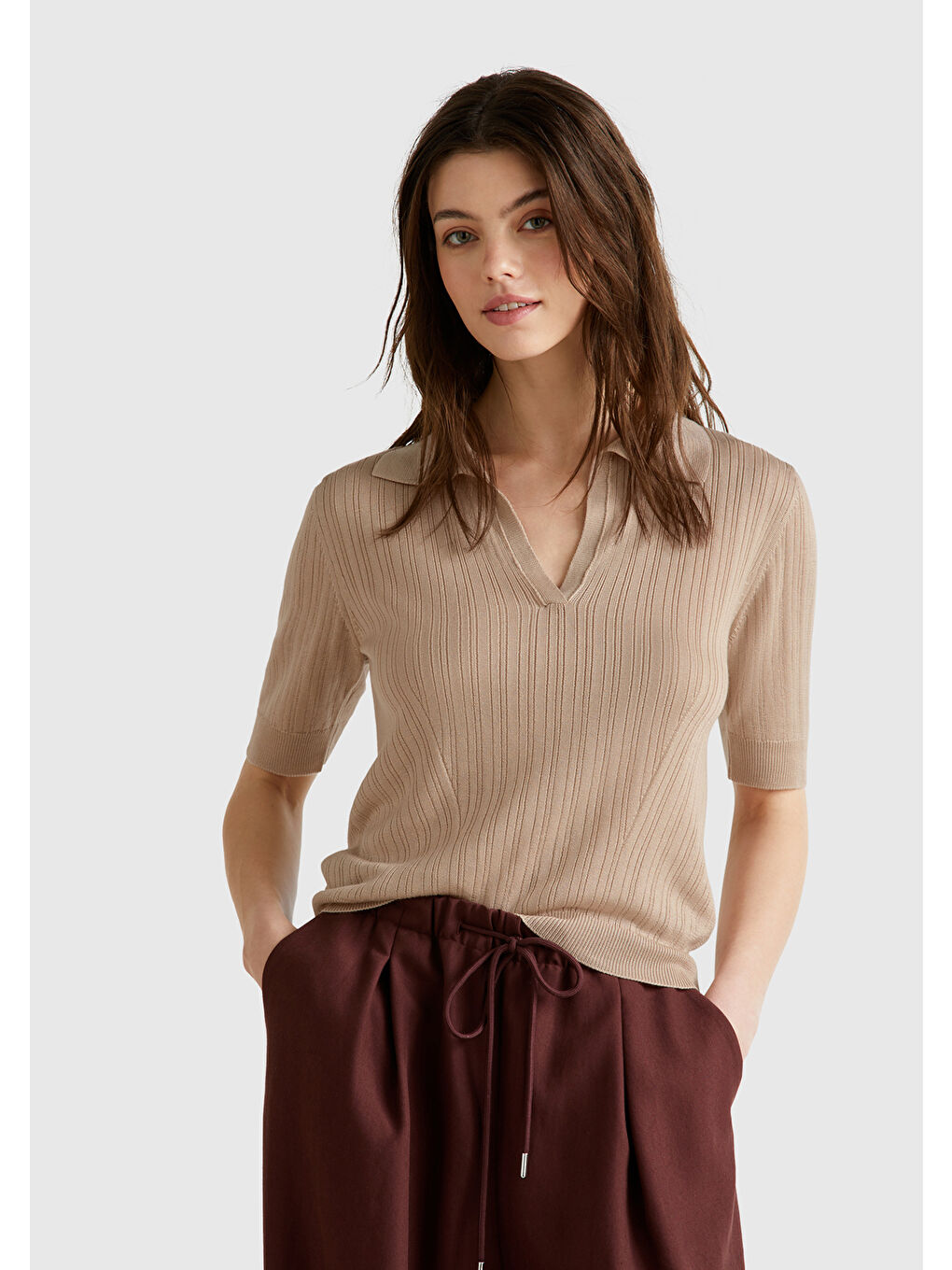 Kadın Bej %100 Liyosel Nervür Detaylı Kısa Kollu Polo Yaka Kazak