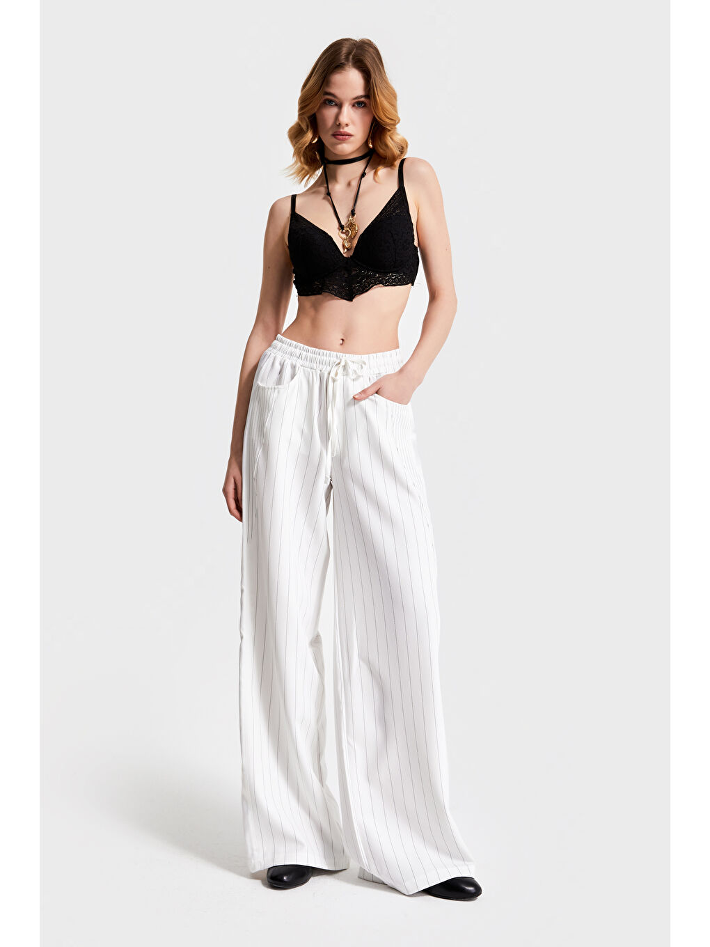 Kadın Beyaz Çizgili Renk Palazzo Fit Tasarım Kumaş Pantolon