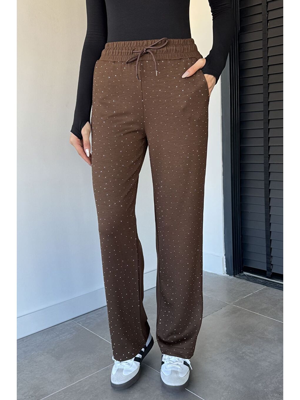 Kahverengi Kadın Yüksek Bel Taş İşlemeli Çift Cepli Bel Lastikli Pantolon-1